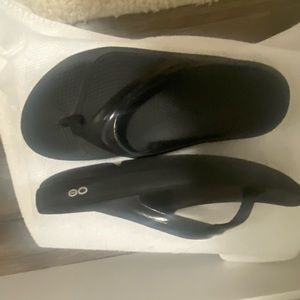 Womens OOFOS.